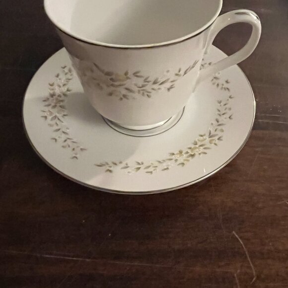 Crown Victoria - Carolyn - dish set - Picture 12 of 16